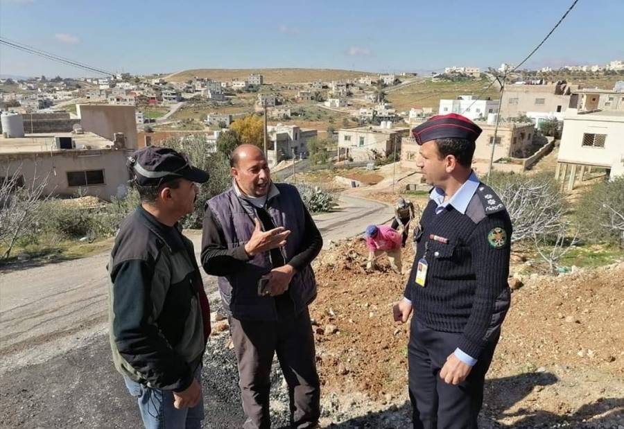 الشرطة المجتمعية تتابع شكاوى المواطنين في بلعما بالمفرق... صور