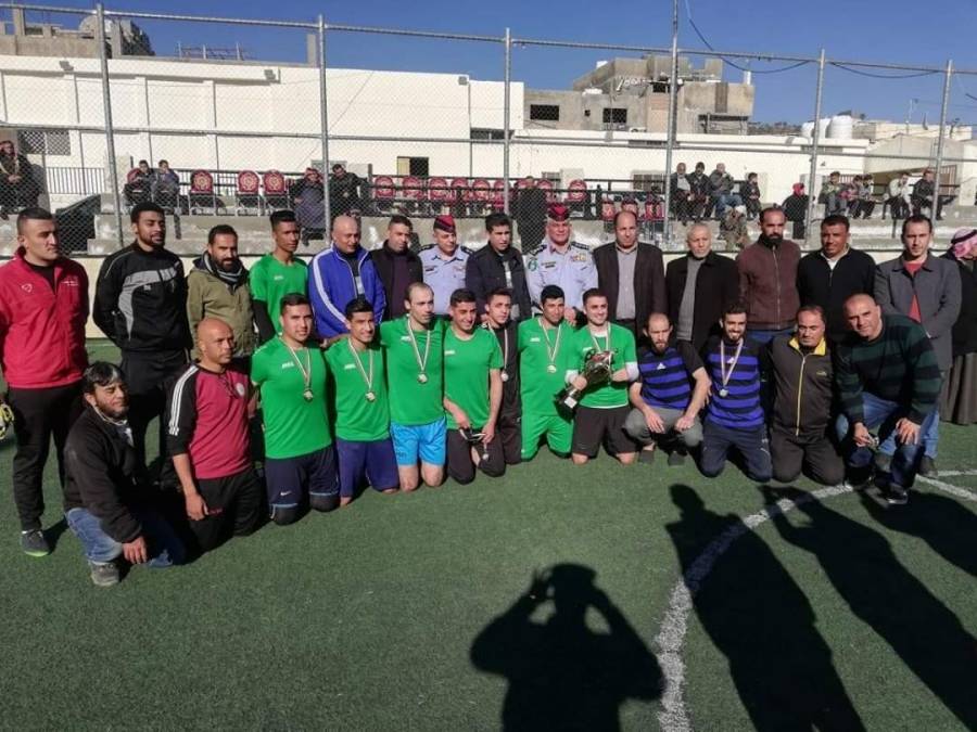 العقيد الزعبي يوزع الميداليات على فريق أمن اقليم الشمال... صور