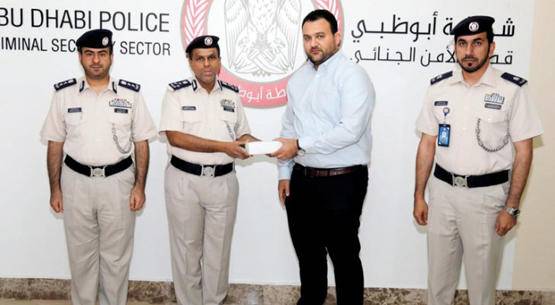 الامارات : تكرم طبيب  اردني لامانته ... شاهد ماذا فعل بالتفاصيل