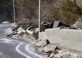 عجلون :انهيارات وحفر تعرقل الحركة المرورية على طريق وادي الطواحين