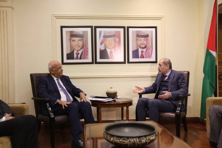 الصفدي و عريقات يبحثان المستجدات المرتبطة بالقضية الفلسطينية