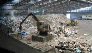 مجهولون يعتدون على أشجار مكب الأكيدر