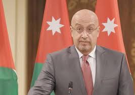 وزير المياه يتفقد مركز السيطرة والعمليات في قطاع المياه