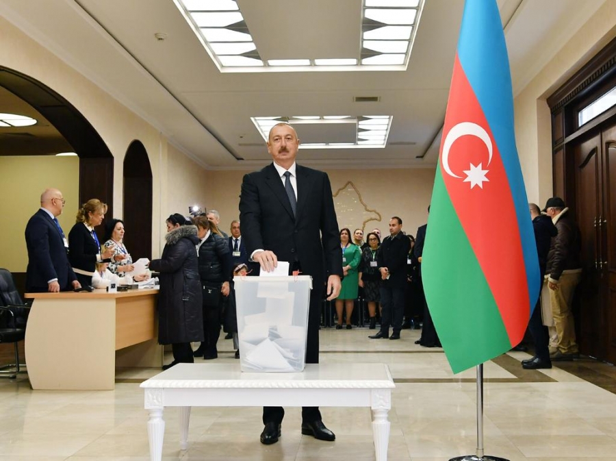 الرئيس الأذربيجاني يدلي بصوته في الانتخابات البرلمانية... صور