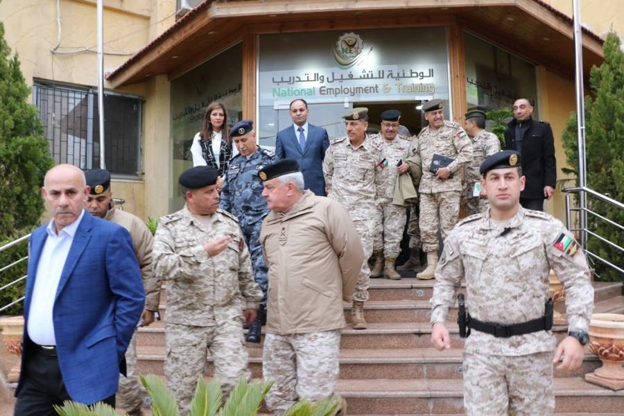 رئيس هيئة الأركان المشتركة يزور الشركة الوطنية للتشغيل والتدريب