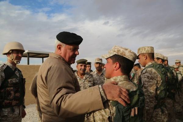 الحنيطي ينقل تحيات الملك  لمرتبات  كتيبة الحرس الأولى