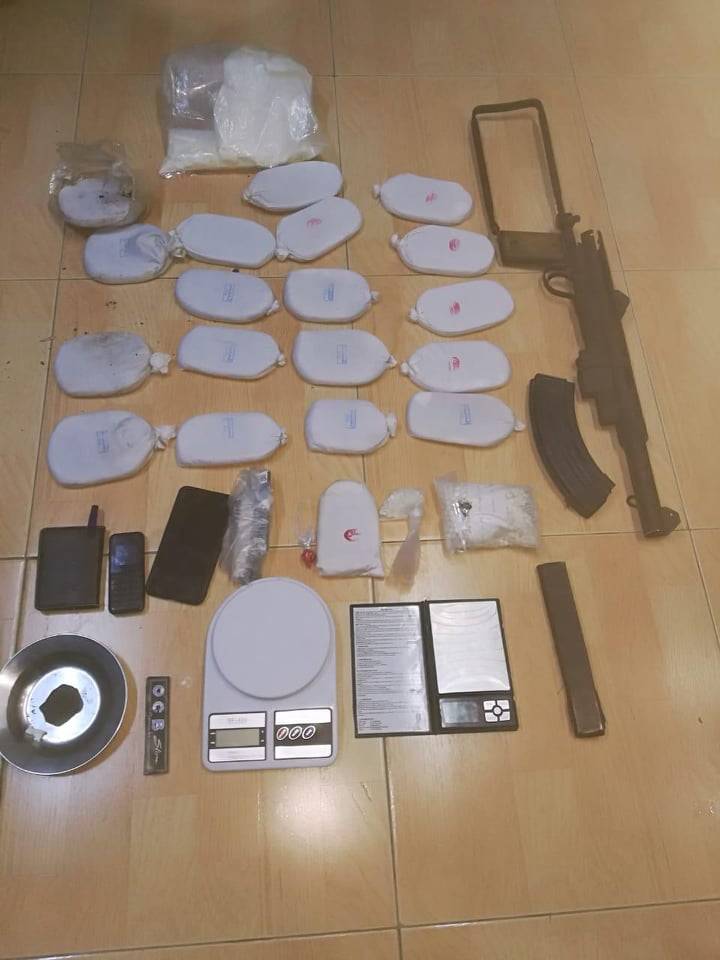 القبض على تسعة اشخاص من المطلوبين ومروجي المخدرات في عمان