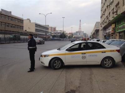 دورية سير تنقذ شخص تعرض للضيق في التنفس داخل مركبته في اربد