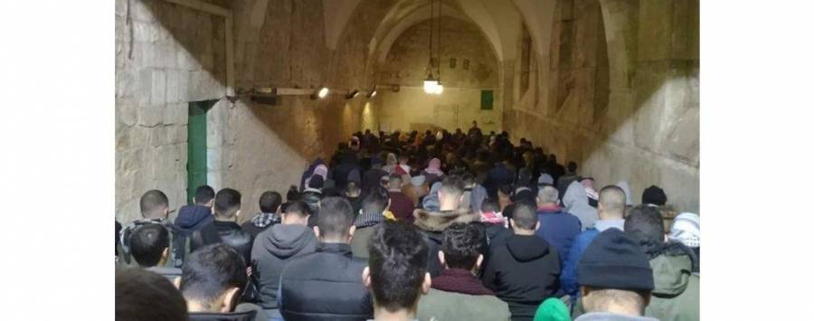 صلاة فجر حاشدة في الأقصى