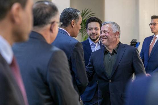 الملك في العقبة