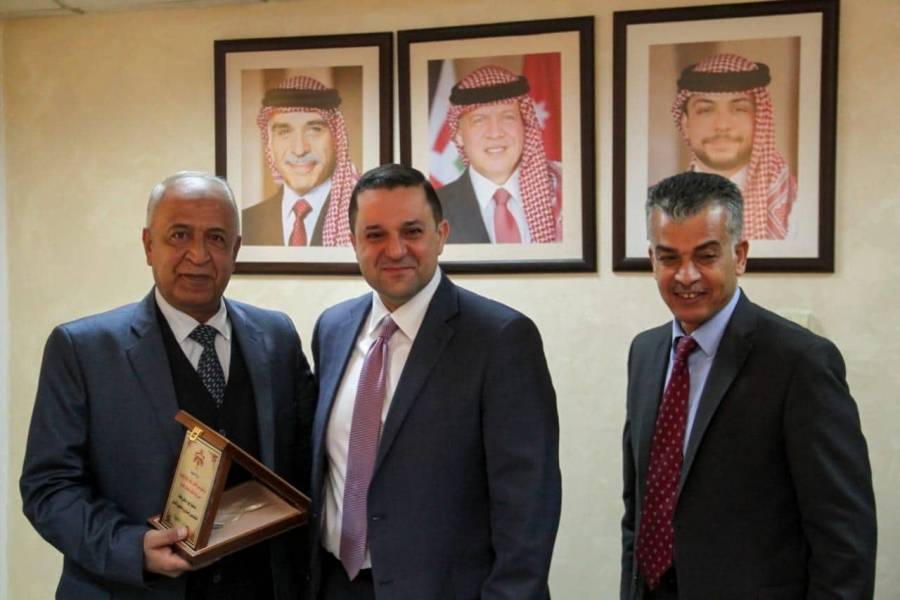 وزير  المالية : واجبنا تبسيط وتسريع الاجراءات للمتقاعديين العسكريين