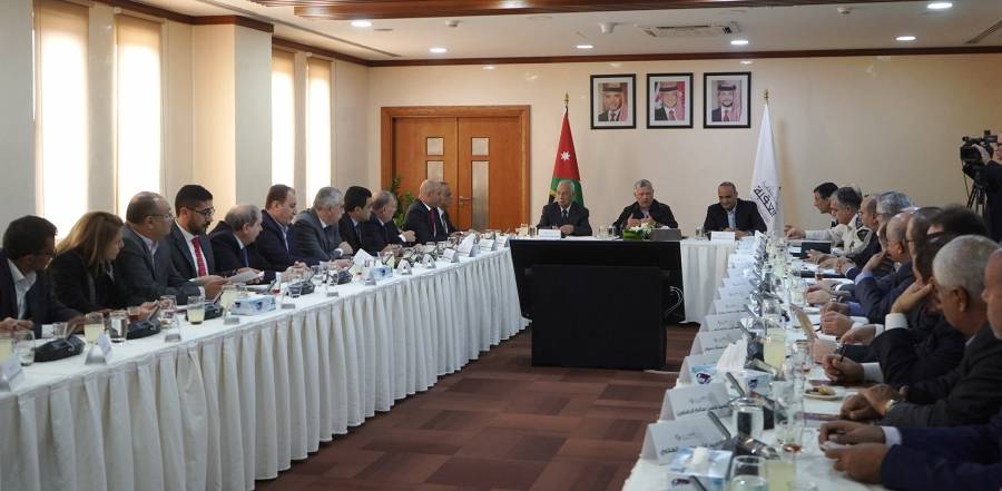 الملك يواصل من العقبة جولته إلى الجنوب ويؤكد أهمية وضع إطار زمني وتحديد الأولويات لخطة عمل قطاعي الاستثمار والسياحة