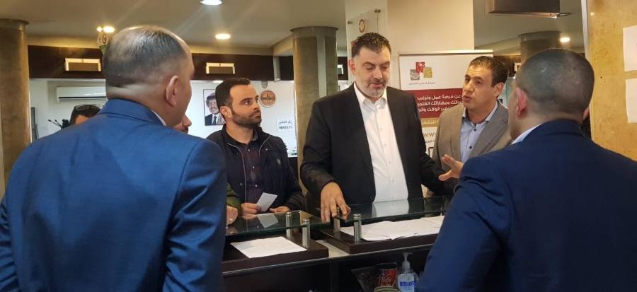 وزير العمل يتفقد مكتبي العمل والضمان الاجتماعي بغرفة صناعة عمان