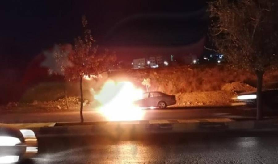 عاجل..الدفاع المدني يخمد حريق مركبة  في منطقة الرامة