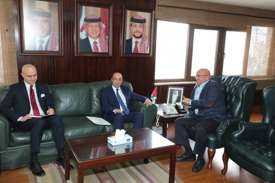 وزير المياه والري يستقبل السفير التونسي لدى الاردن
