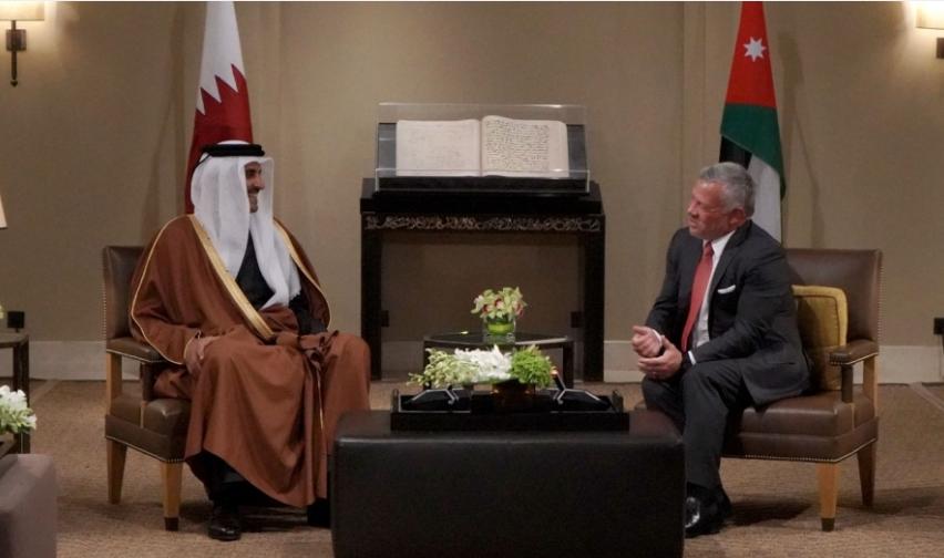 الملك وأمير قطر يؤكدان اعتزازهما بالعلاقات الأخوية بين البلدين