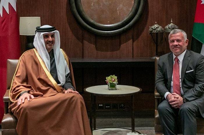 الصحف القطرية تشيد بالمباحثات بين الملك وتميم