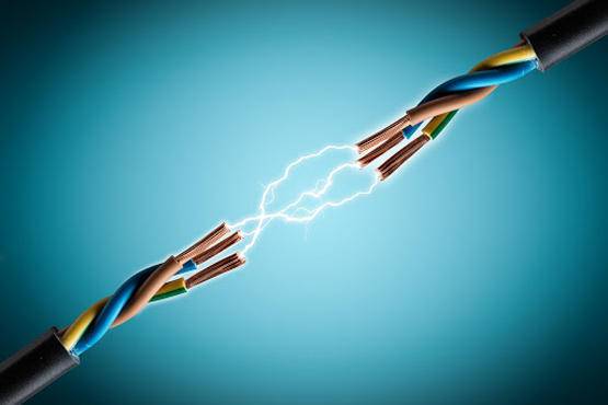 مطالب بتغيير أسس إيصال الكهرباء خارج التنظيم