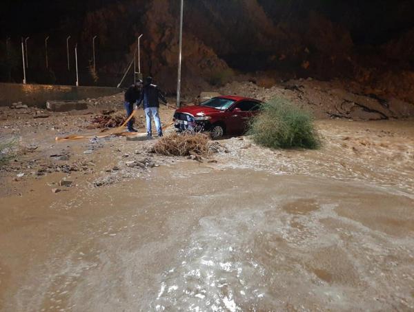انقاذ 26 شخصا حاصرتهم مياه الامطار في العقبة