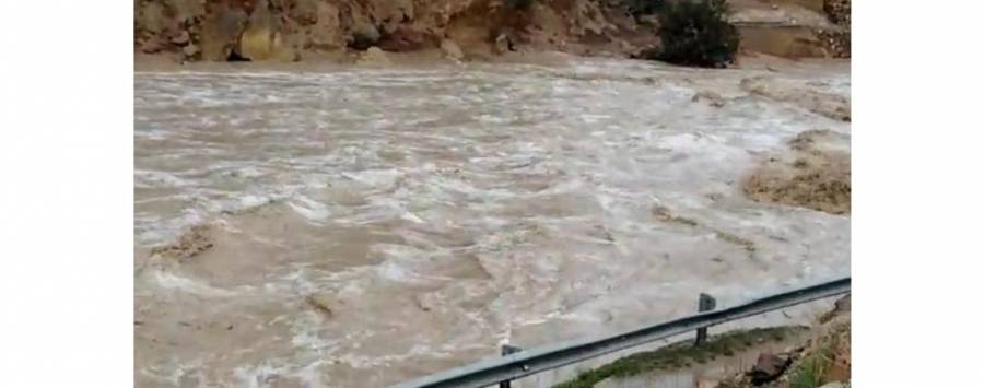 إغلاق طريق وادي عربة البترا بسبب ارتفاع منسوب المياه والانهيارات