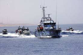 القوة البحرية والزوارق الملكية تتفقد سلامة المياه الإقليمية