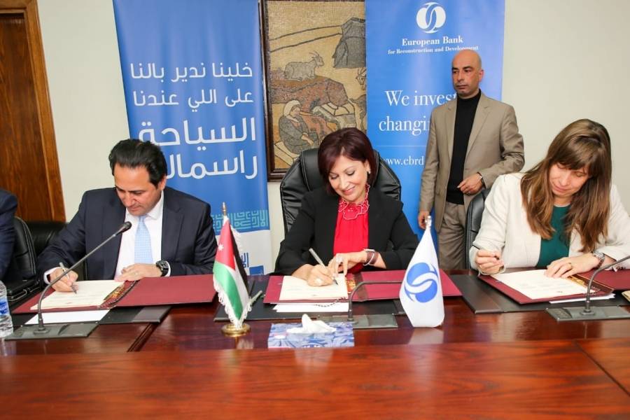 توقيع مذكرة تفاهم بين وزارة السياحة وإقليم البترا والبنك الأوروبي