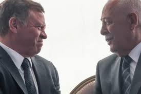 العيسوي يسلم جامعة اليرموك عربة نقل بث خارجي مقدمة من الديوان الملكي