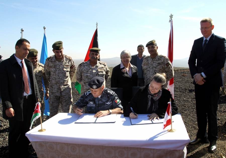 السفيرة الكندية تفتتح مشروع إعادة تأهيل الأبراج الحدودية على واجهة الشرقية