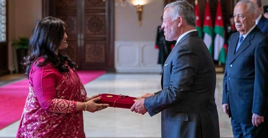 الملك يتقبل أوراق اعتماد عدد من السفراء... صور