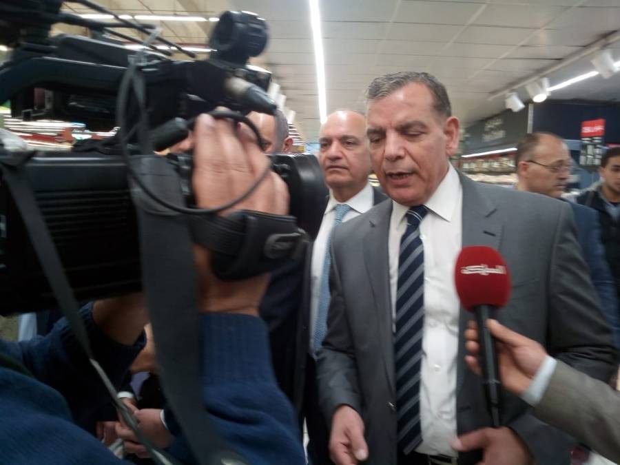 وزراء الصناعة والتجارة والتموين والصحة والدولة لشؤون الإعلام يقومون بجولة تفقدية في أسواق كارفور بمبنى سيتي مول.