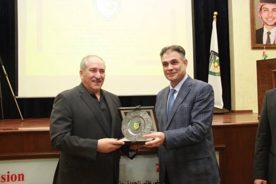 خلال محاضرة  الملك عبدالله الثاني ابن الحسين في عيون العالم في البلقاء التطبيقية