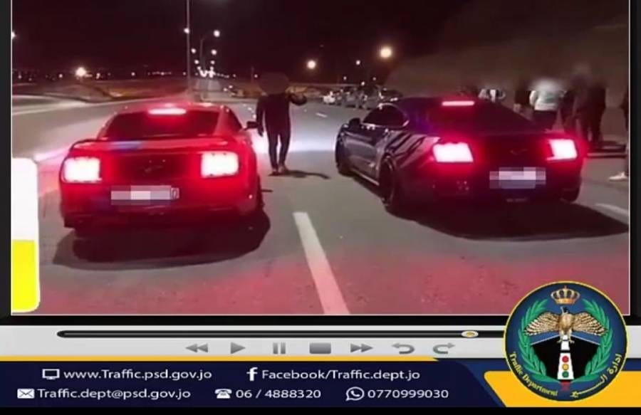 إدارة السير تضبط سائقين أجريا سباقاً على الشارع العام في محافظة اربد... فيديو