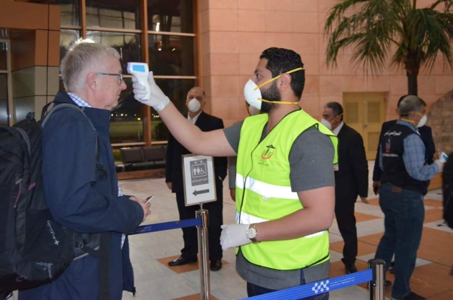 رئيس القابضة للمطارات المصرية يتفقد إجراءات مطار شرم الشيخ الدولي للحد من انتشار فيروس كورونا