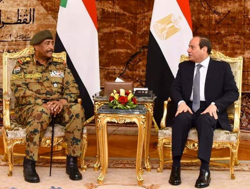 الرئيس المصري يتلقى اتصالاً هاتفياً من الفريق أول ركن عبد الفتاح البرهان، رئيس مجلس السيادة السوداني