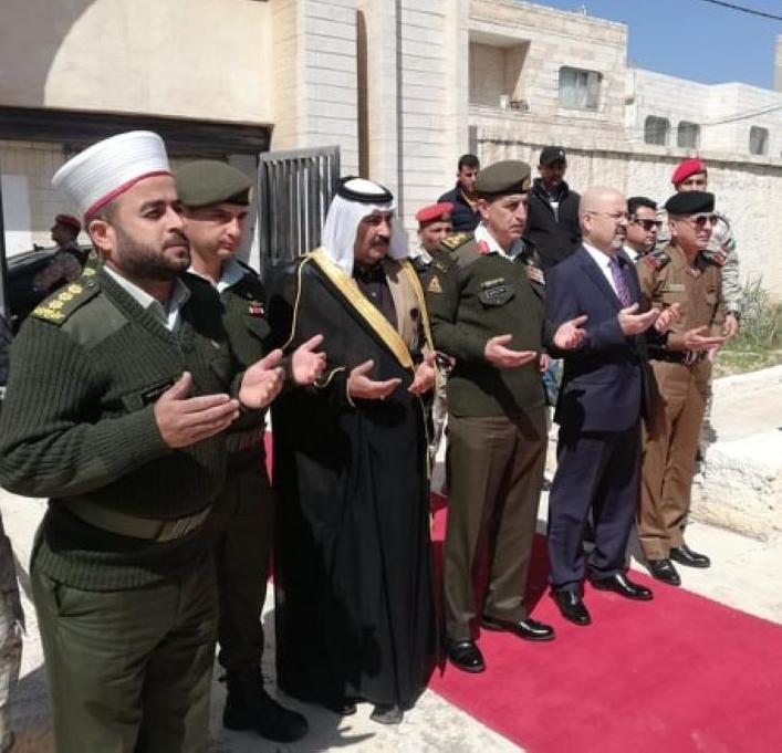 السفير العراقي يزور مقبرة شهداء الجيش العراقي في المفرق :: وكالة نيروز  الاخبارية