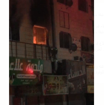 بالفيديو .. إنقاذ محاصرين جراء حريق شقة سكنية في اربد