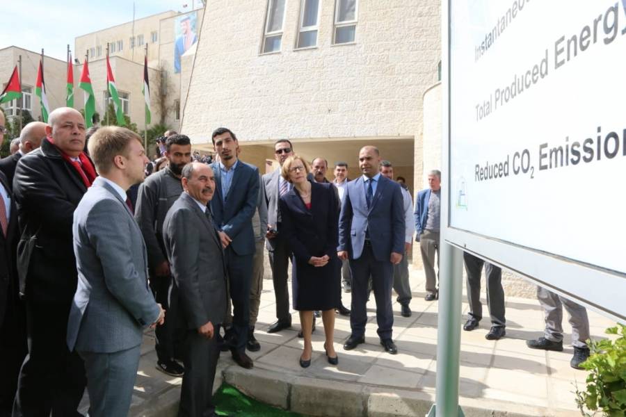 انتهاء المرحلة الاولى لأول مبنى حكومي يعتمد بالكامل على الطاقة الشمسية