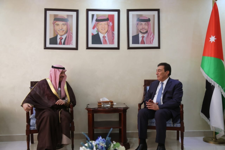 سفير المملكة لدى الأردن يلتقي رئيس مجلس النواب الأردني