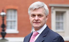 السفير البريطاني يزور محطة العلوم البحرية بالعقبة