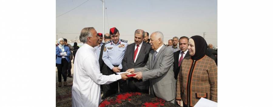 بتوجيهات من جلالة الملك .. العيسوي يسلم 10 مساكن لأسر عفيفة بلواء الهاشمية