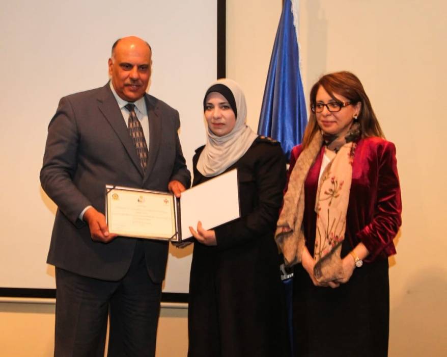 ديوان الخدمة المدنية يكرم موظفين من دائرة الجمارك