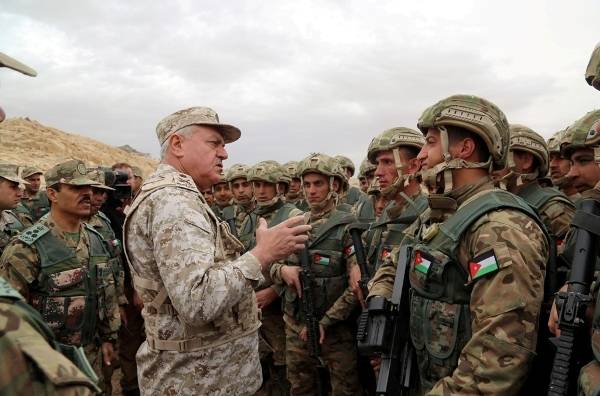 رئيس هيئة الاركان المشتركة يتابع تمريناً تعبوياً لإحدى وحدات لواء الملك الحسين بن علي...صور