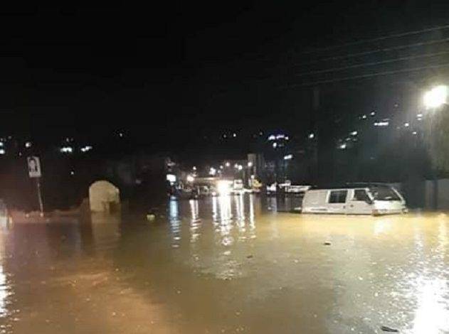 مياه الأمطار تداهم منازل في الضليل