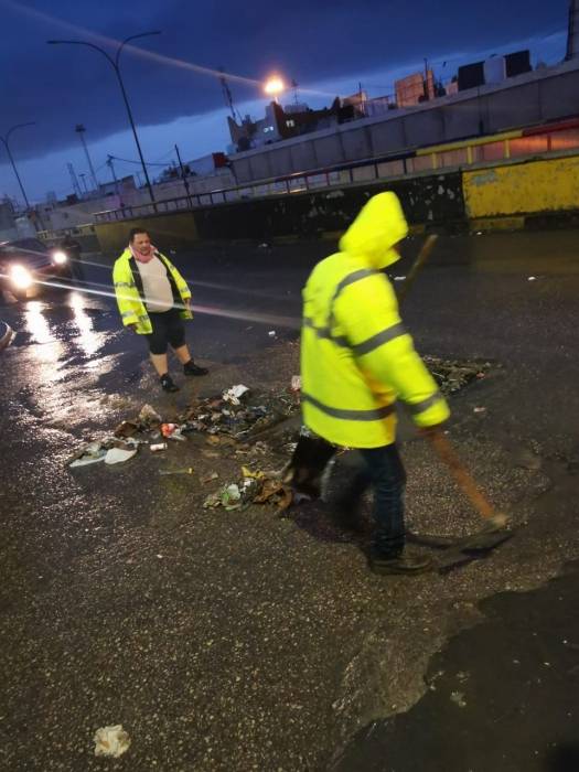 المومني : ارتفاع منسوب المياة أدى إلى غرق عدد من الكراجات في الزرقاء.. صور