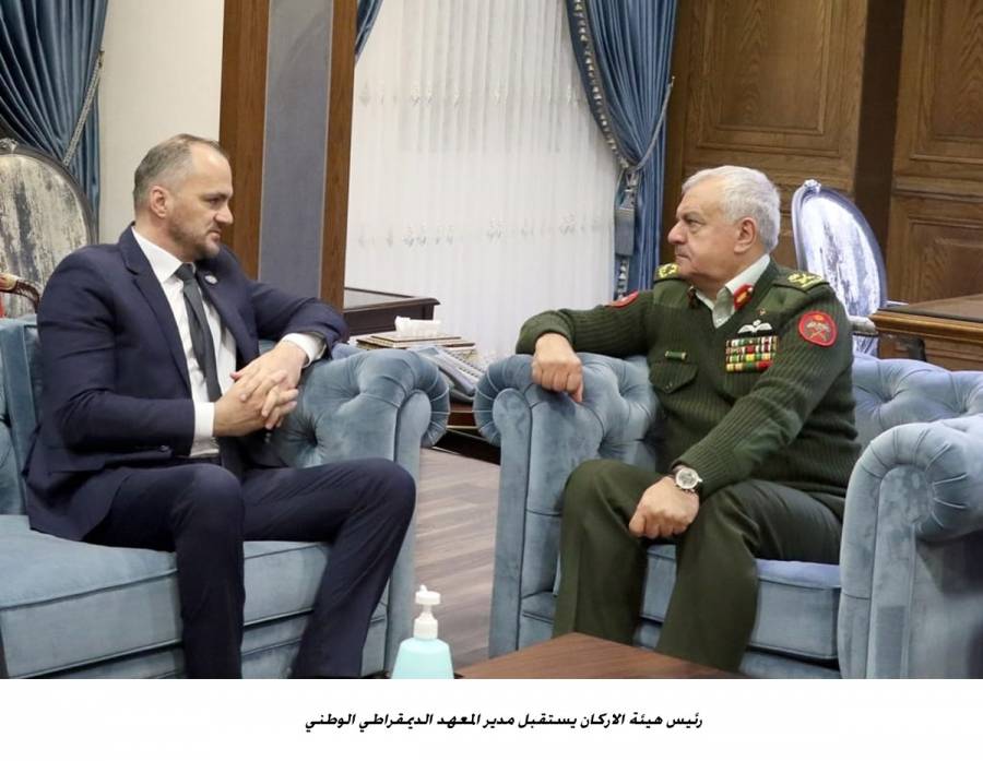 رئيس هيئة الاركان يستقبل مدير المعهد الديمقراطي الوطني
