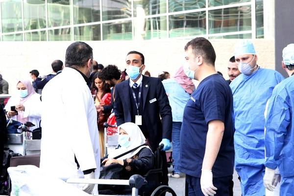 الجيش يساهم  في إخلاء القادمين للمطارات إلى مناطق الحجر الصحي... صور