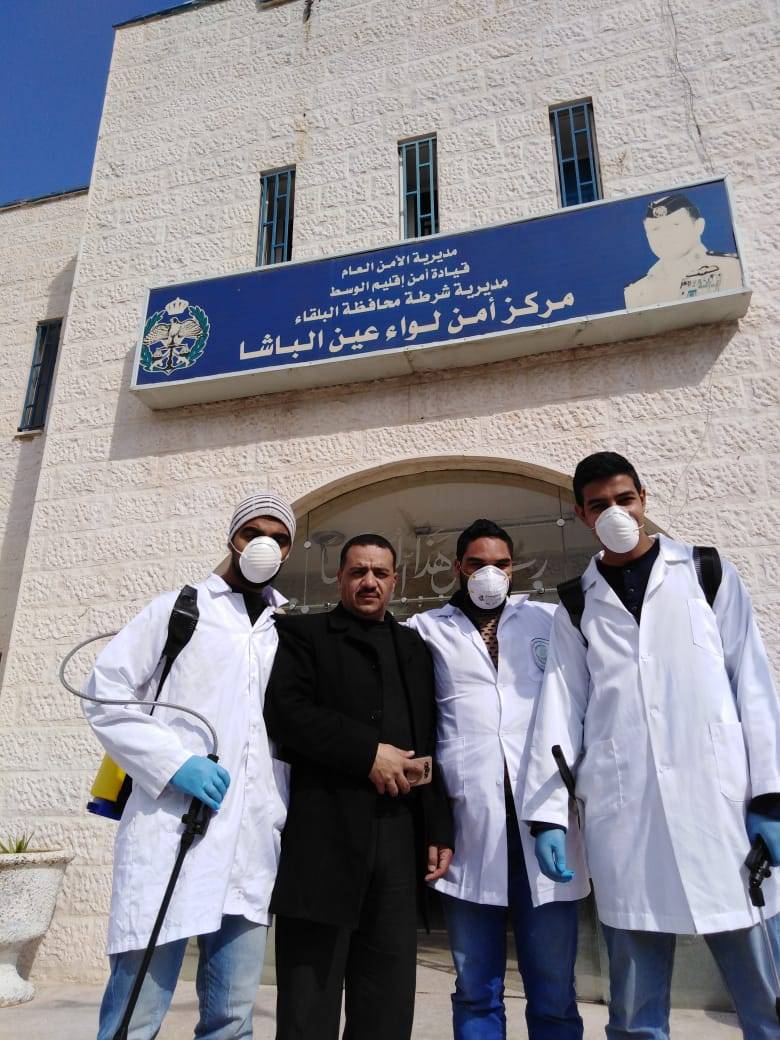 كوادر المركز الوطني للبحوث الزراعية تتطوع لتعقيم الدوائر الحكومية في عين الباشا