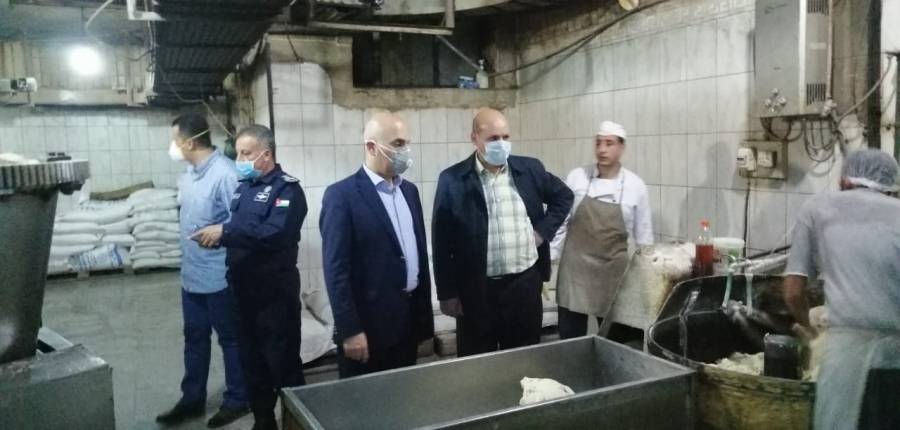 محافظ العقبة يتفقد المخابز ويوجه رسالة طمأنينة للمواطنين... صور