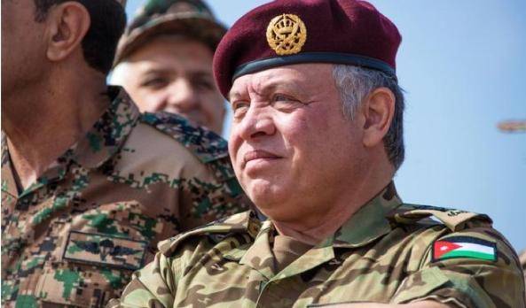 متقاعدو التوجيه المعنوي يتبرعوا  لدعم جهود الدولة