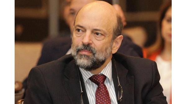 الرزاز يصدر أمر الدفاع رقم 1 بوقف العمل ببعض أحكام قانون الضمان الاجتماعي